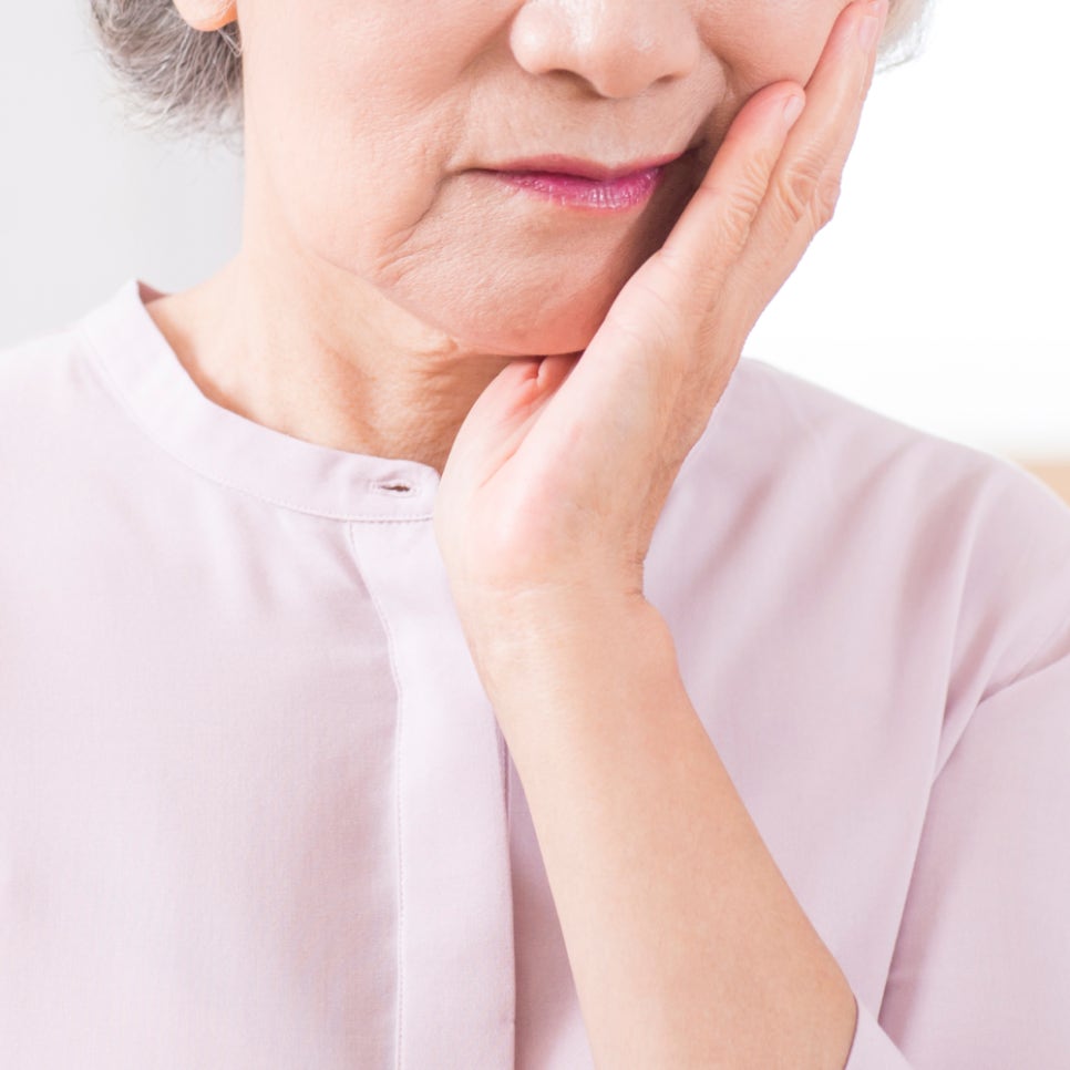 틀니가 불편했다면? 임플란트와의 차이를 확인해보세요! 임플란트 치료 전 꼭 봐야 할 차이 관련 이미지 4