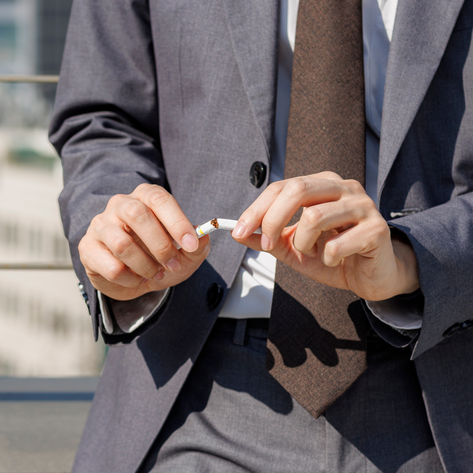 임플란트 흡연이 치료 실패의 원인? 하루플란트가 알려주는 담배 한 개비의 위험성! 관련 이미지 5