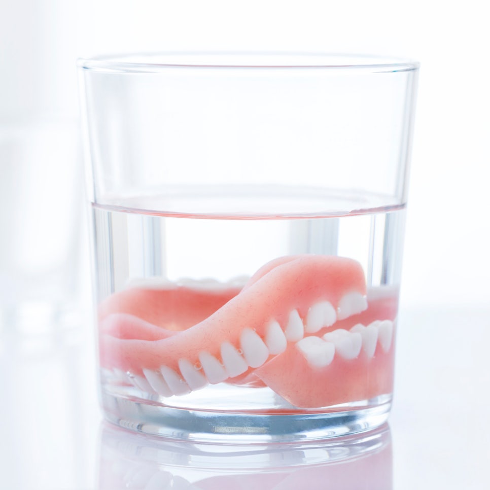 틀니가 불편했다면? 임플란트와의 차이를 확인해보세요! 임플란트 치료 전 꼭 봐야 할 차이 관련 이미지 5