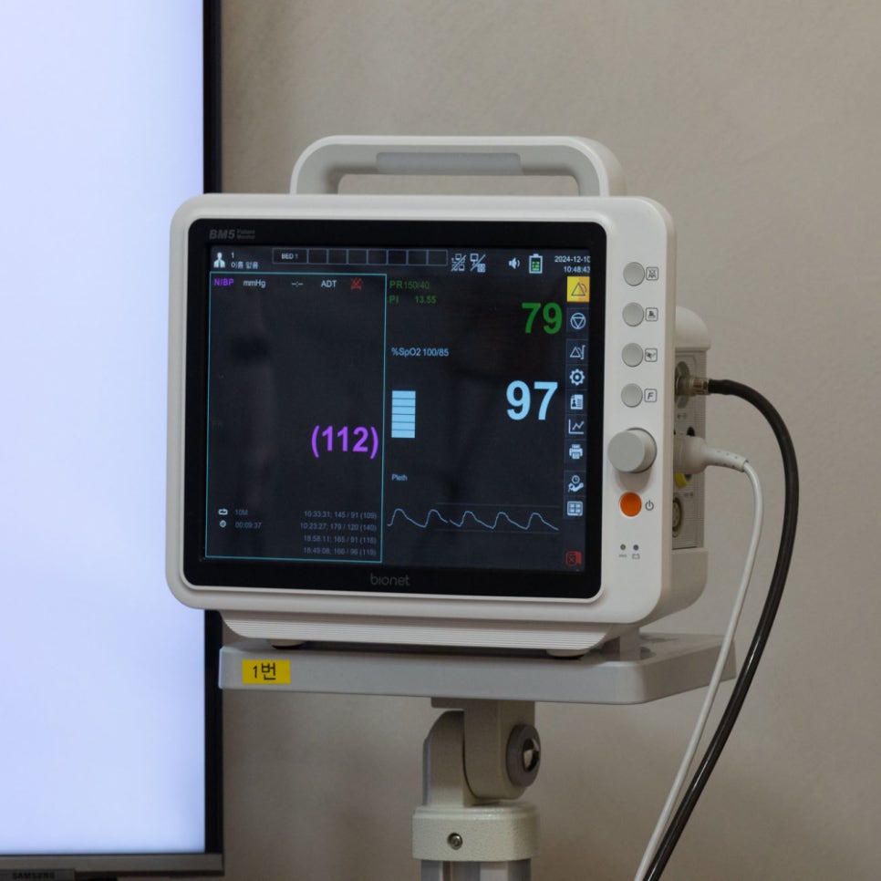 하루플란트 수면 임플란트, 나이 많아서 걱정된다면? 오히려 고령에게 더 적합하답니다! 관련 이미지 6