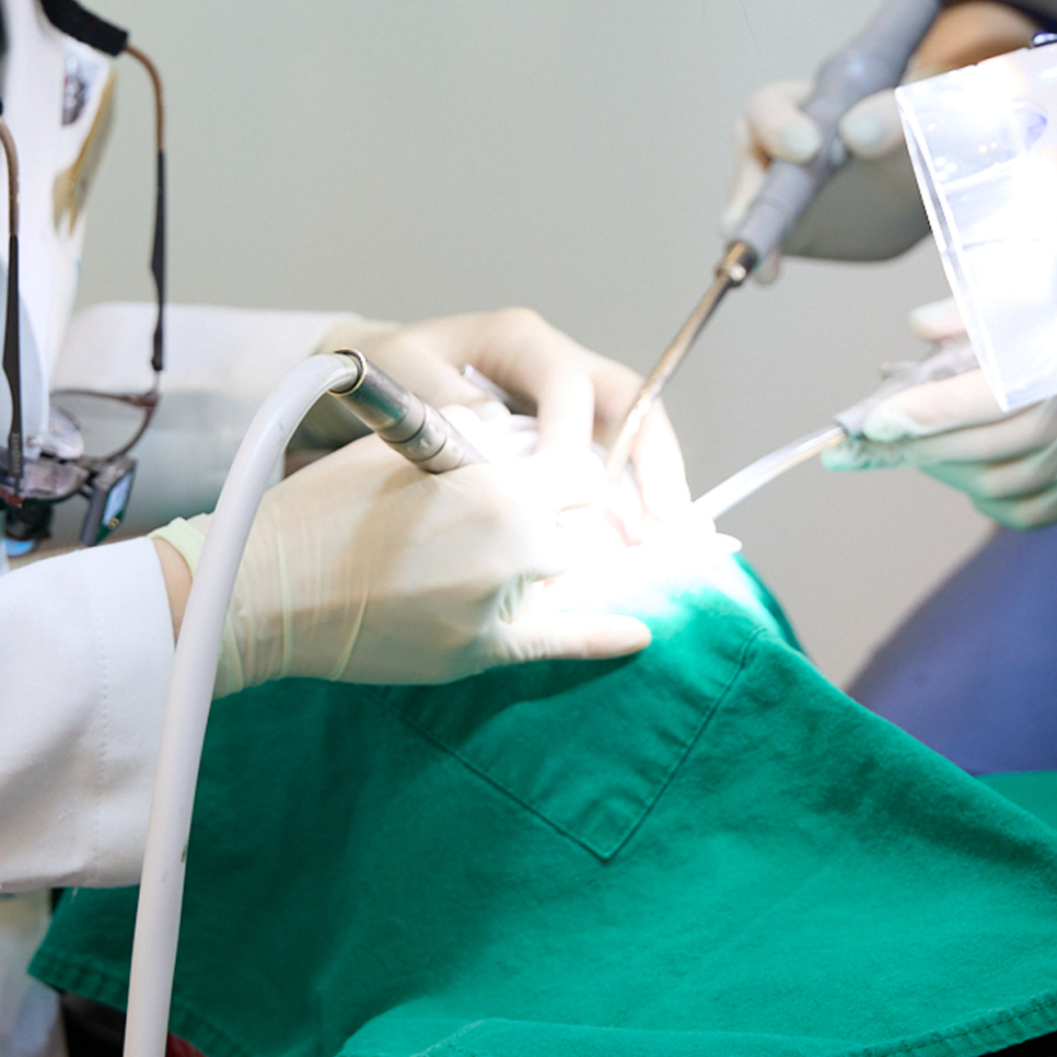 임플란트 수명, 왜 사람마다 다를까? 임플란트 수명을 더 끌어올리는 하루플라즈마에 주목하세요! 관련 이미지 7