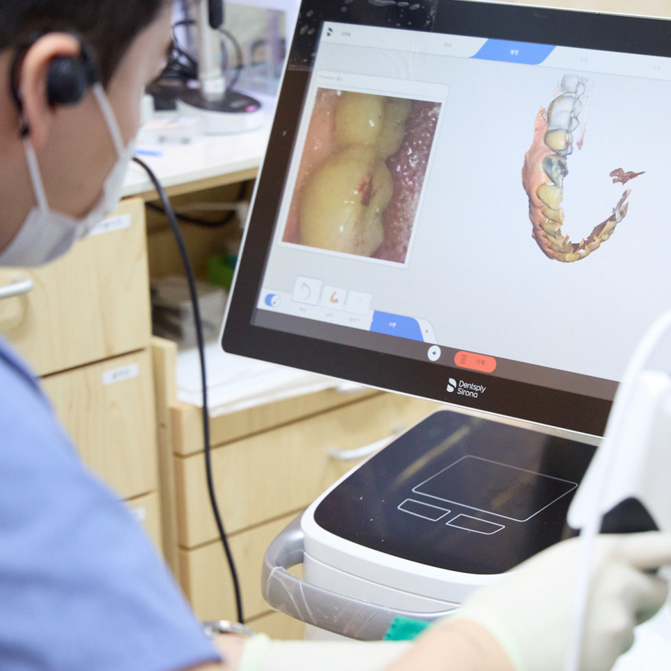 진짜 내 치아 같은 임플란트? 자연스러운 모양으로 심미성까지 살려낸 하루플란트의 선택 관련 이미지 4