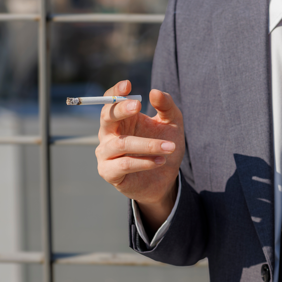 임플란트 흡연이 치료 실패의 원인? 하루플란트가 알려주는 담배 한 개비의 위험성! 관련 이미지 3