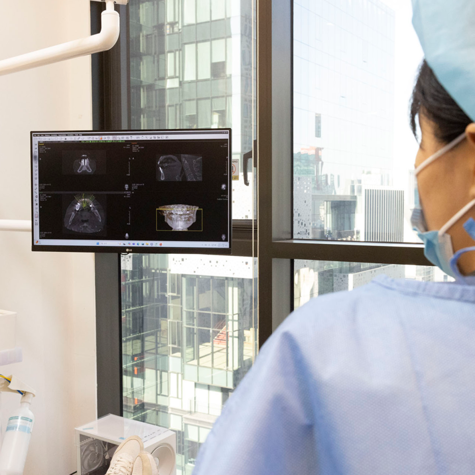 임플란트 수명, 왜 사람마다 다를까? 임플란트 수명을 더 끌어올리는 하루플라즈마에 주목하세요! 관련 이미지 8