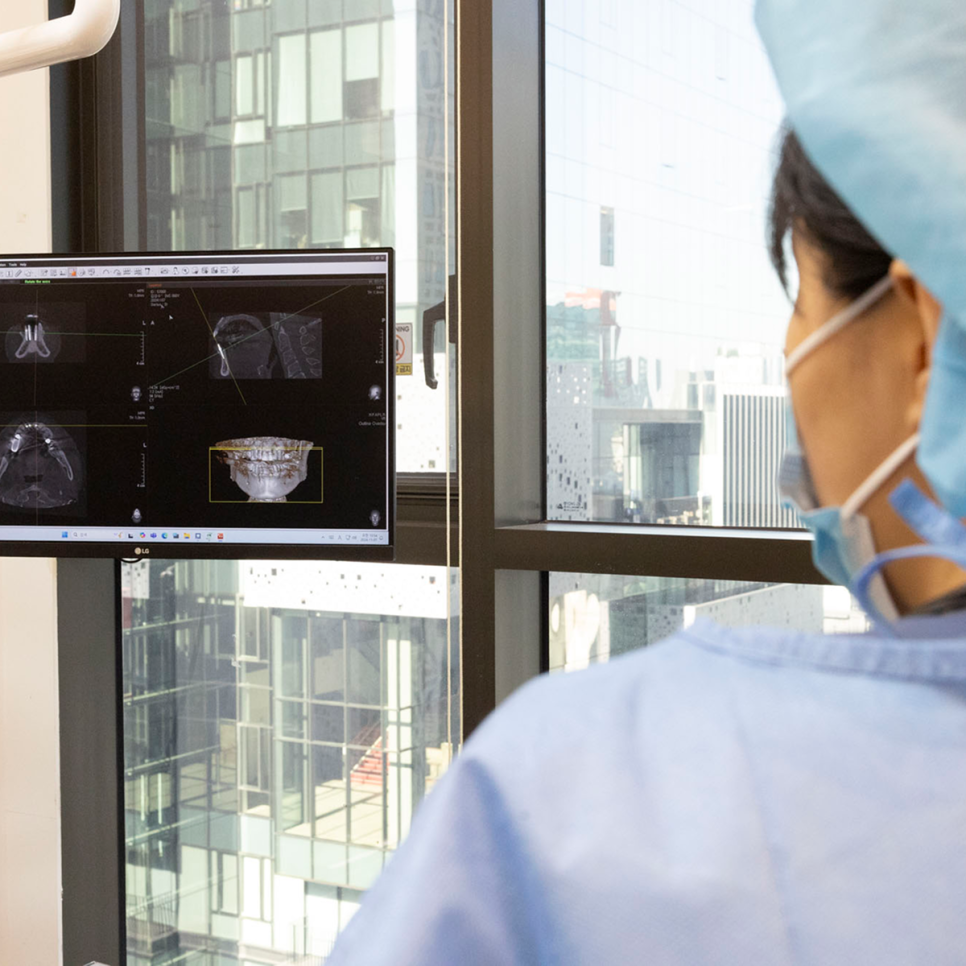 뼈이식 없이 임플란트 하면 안 되나요? 임플란트 뼈이식에 대해 하루플란트가 답해드립니다! 관련 이미지 2