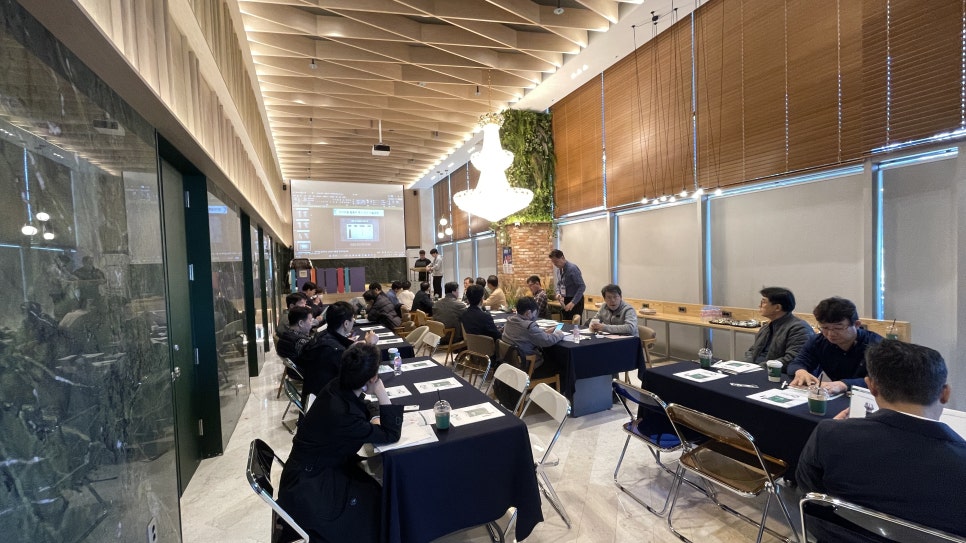 치과의사를 교육하는 상위 1% 치과의사 <하루플란트치과 변성만 원장의 무절개 임플란트 세미나> 관련 이미지 6