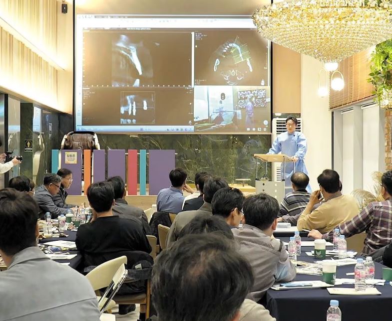 하루플란트치과 변성만 원장 조선일보 인터뷰 <무절개 하루완성 임플란트> 관련 이미지 3