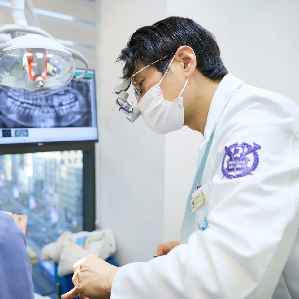 틀니가 불편했다면? 임플란트와의 차이를 확인해보세요! 임플란트 치료 전 꼭 봐야 할 차이 관련 이미지 8