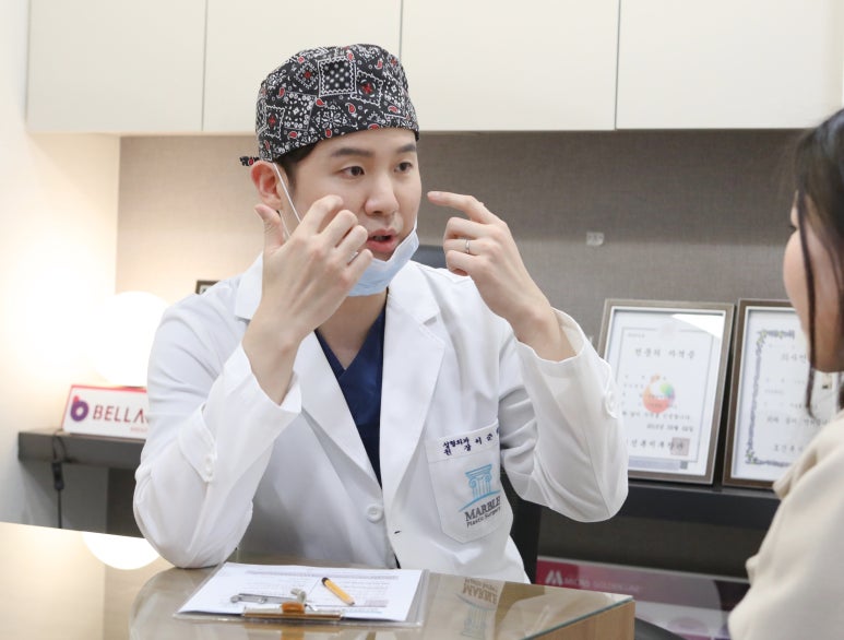 쌍수라인 실밥제거후 두갈래로 잡힌 경우 마블성형외과의원 관련 이미지 4