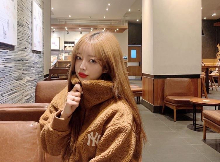 쌍꺼풀수술비용 결과를 기대하며 신중하게 관련 이미지 1