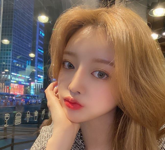 쌍꺼풀수술비용 결과를 기대하며 신중하게 관련 이미지 2