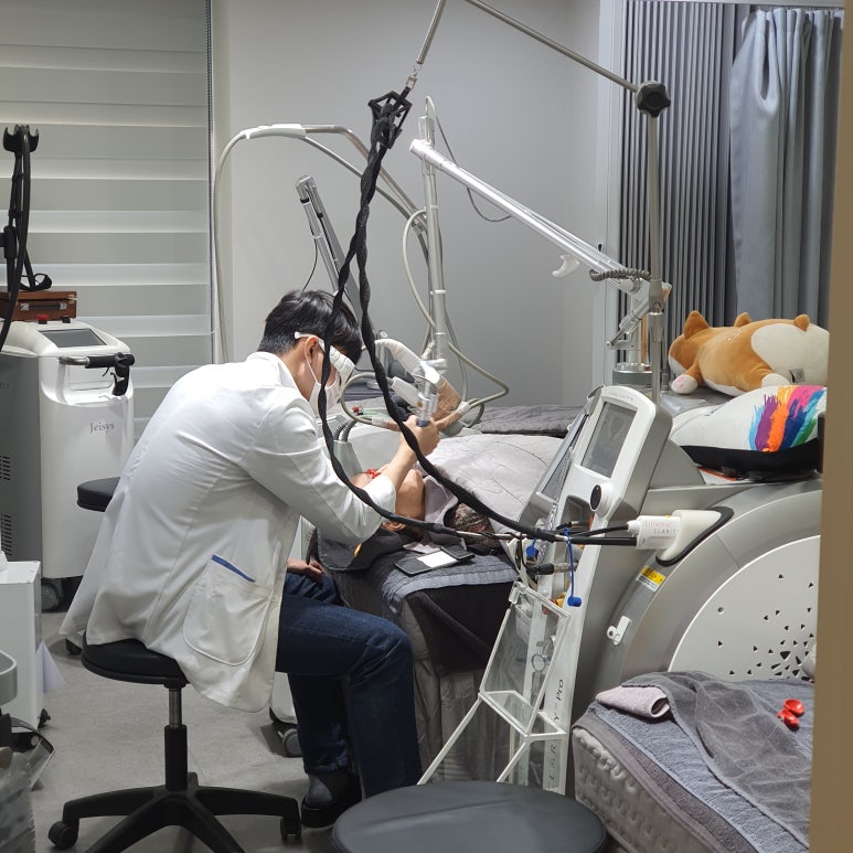 [닥터벨뷰 칼럼 37.] 연예인들은 왜 안 늙을까? 뱀파이어 피부 유지법 관련 이미지 6