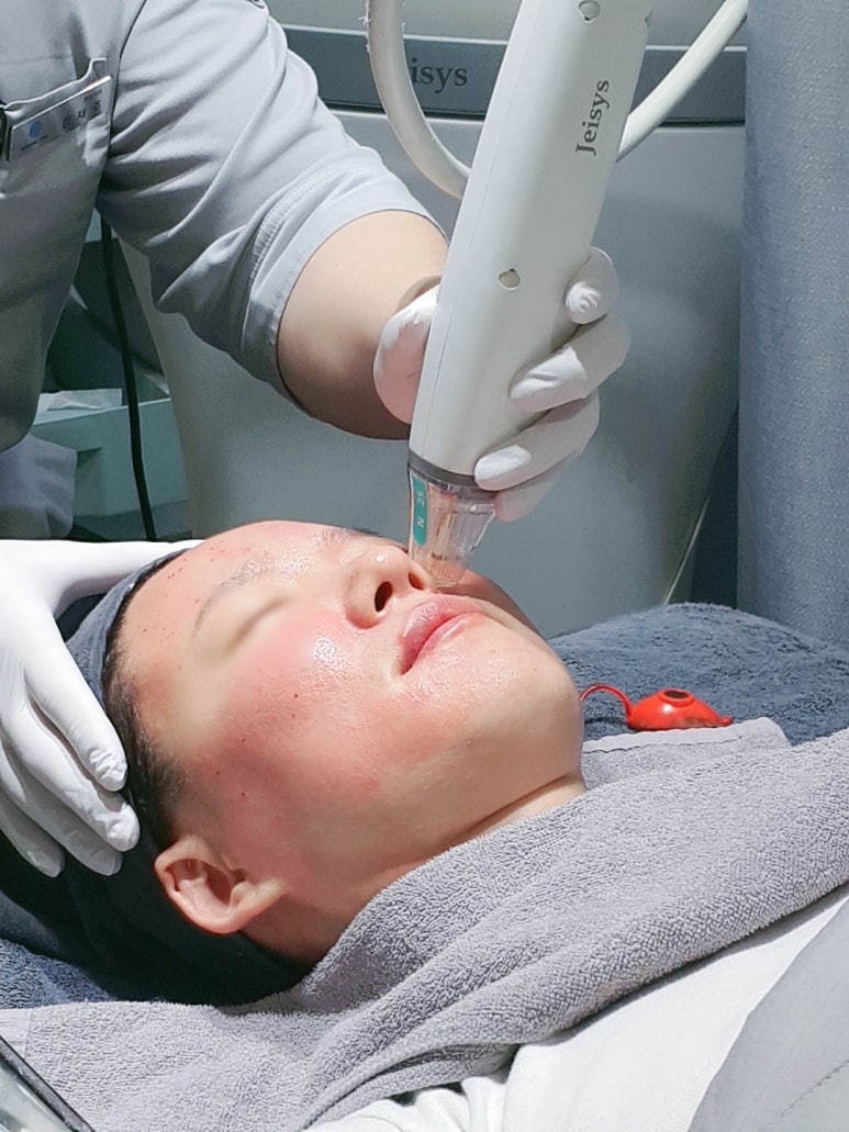 Would You Like to Take a Look Inside Bellevue Clinic’s Sedation Anesthesia Procedure Room? image 14