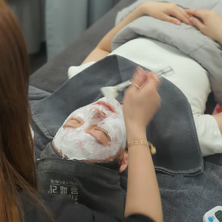 [닥터벨뷰 칼럼 37.] 연예인들은 왜 안 늙을까? 뱀파이어 피부 유지법 관련 이미지 3