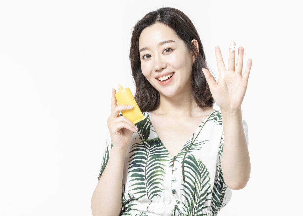 슬로 에이징 원한다면 선크림 매일 바르기 필수?! 관련 이미지 2