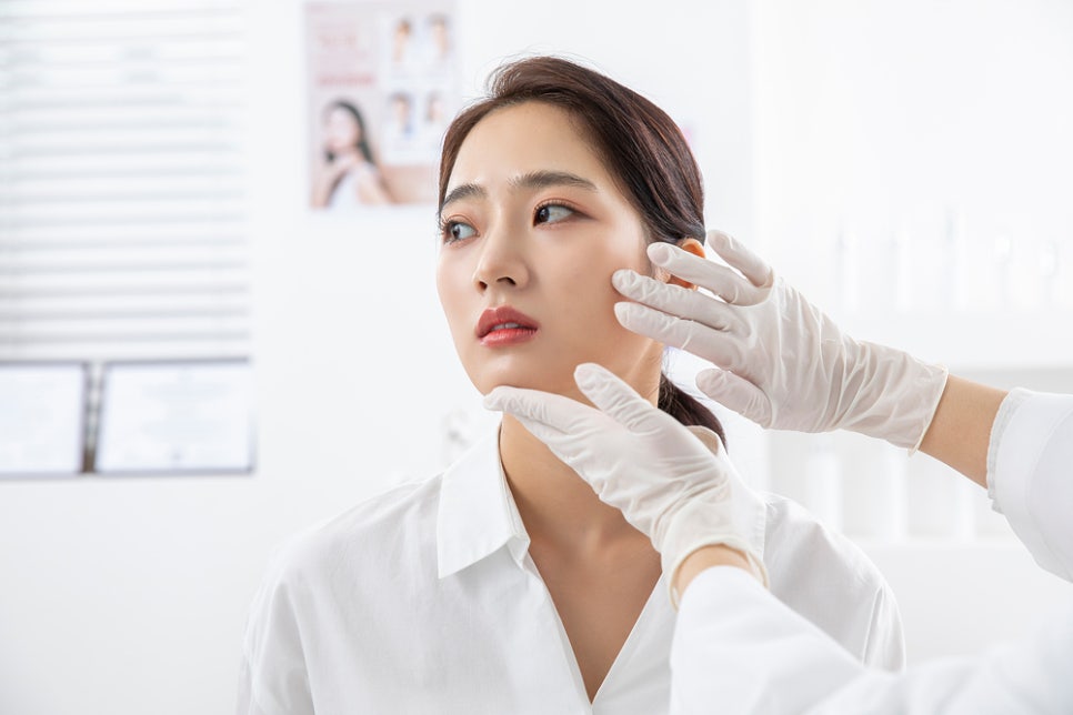 환절기 피부 탄력 저하가 얼굴 인상에 미치는 변화 관련 이미지 16