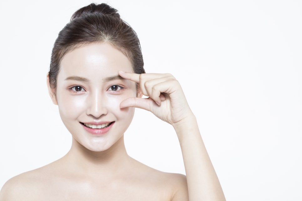 How to Manage and Conceal Under-Eye Sagging for Effective Improvement image 7