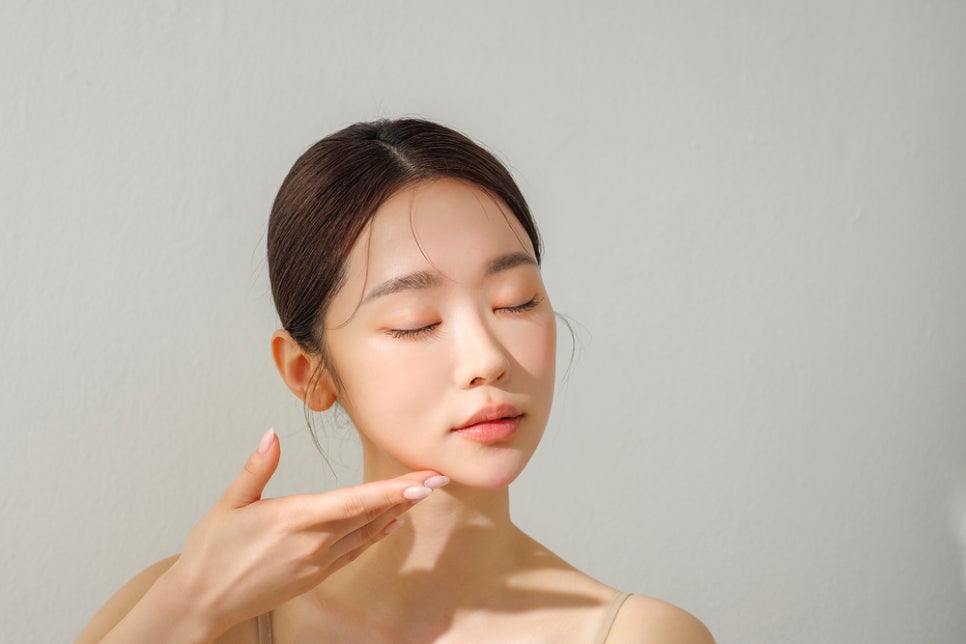 자외선이 피부 탄력을 무너뜨린다? 선크림의 중요성과 얼굴 탄력 지키는 방법 관련 이미지 10