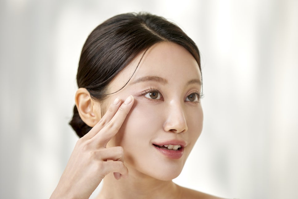 What Are the Main Areas Where the First Signs of Skin Aging Appear? image 2