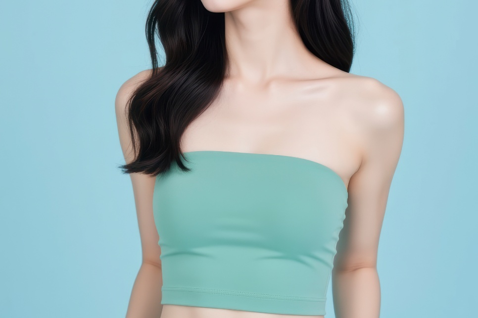 Why Hybrid Breast Surgery Looks Natural Even on a Narrow-Chested, Slim Frame image 6
