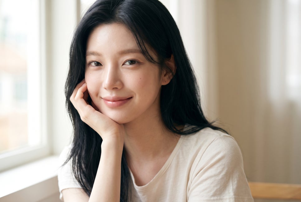 바이리즌, a Dewy-Glow Skin Booster with High-Concentration Hyaluronic Acid image 1