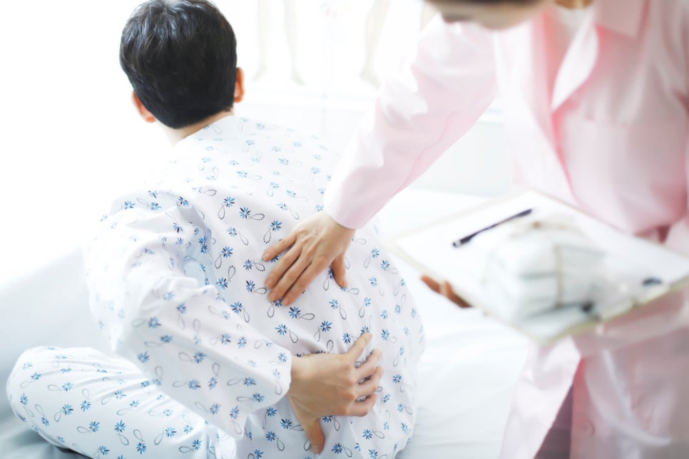 What Symptoms Can Occur When a Herniated Disc in the Lower Back Ruptures, and How Can It Be Prevented? image 3
