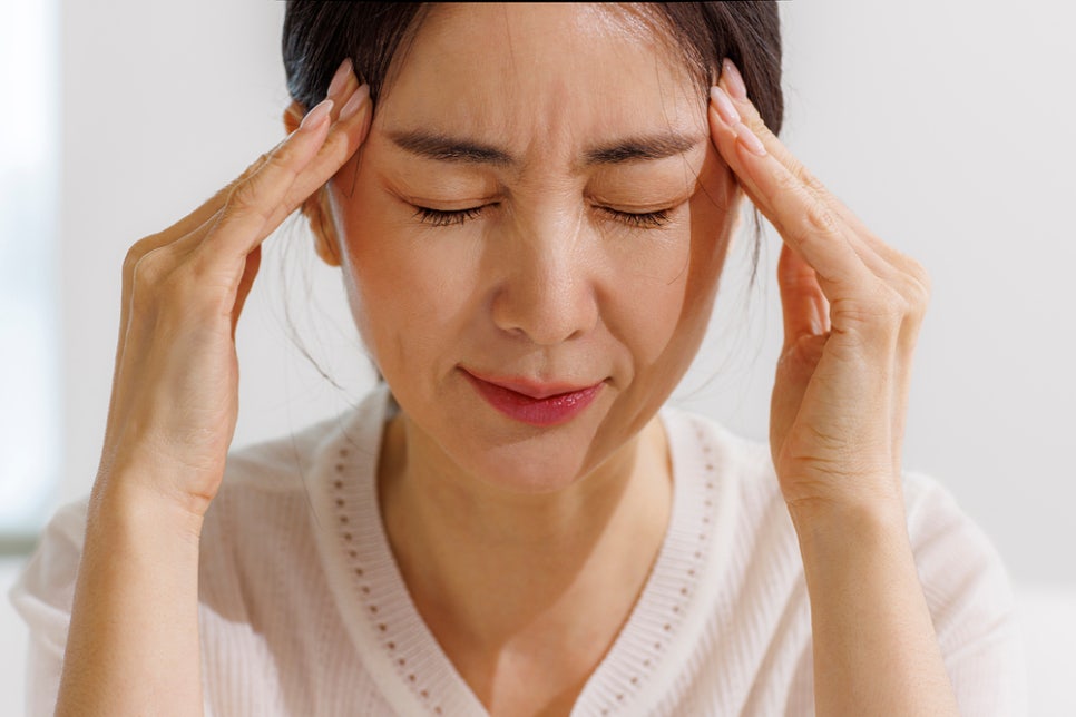 Causes, Symptoms, and Ways to Prevent Cluster Headaches image 2