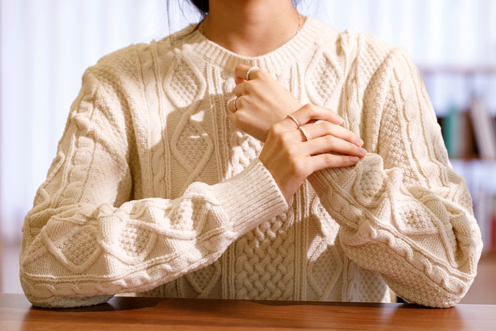 What Are the Symptoms and Causes of Raynaud's Syndrome, and How Is It Treated and Prevented at a Hospital? image 3
