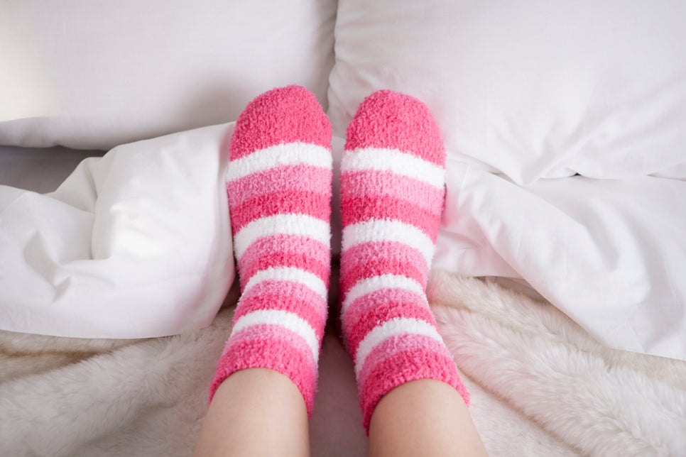 What Are the Symptoms and Causes of Raynaud's Syndrome, and How Is It Treated and Prevented at a Hospital? image 2