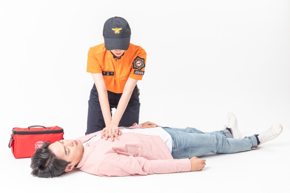 CPR순서 성인, 어린이에게 할 수 있도록 관련 이미지 5
