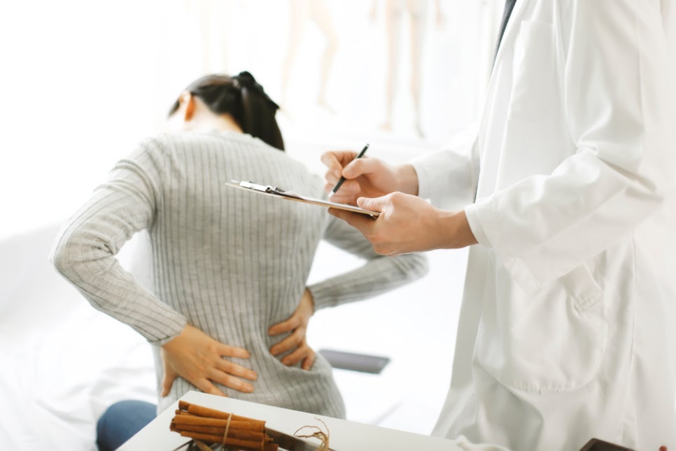 What Symptoms Can Occur When a Herniated Disc in the Lower Back Ruptures, and How Can It Be Prevented? image 6