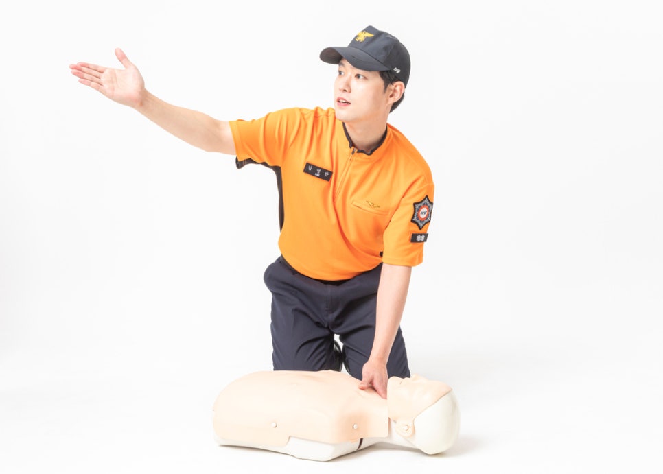 CPR순서 성인, 어린이에게 할 수 있도록 관련 이미지 6
