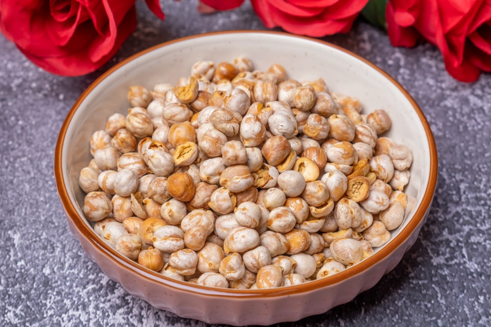Chickpea Benefits, Calories, Side Effects, and How to Eat Them image 3