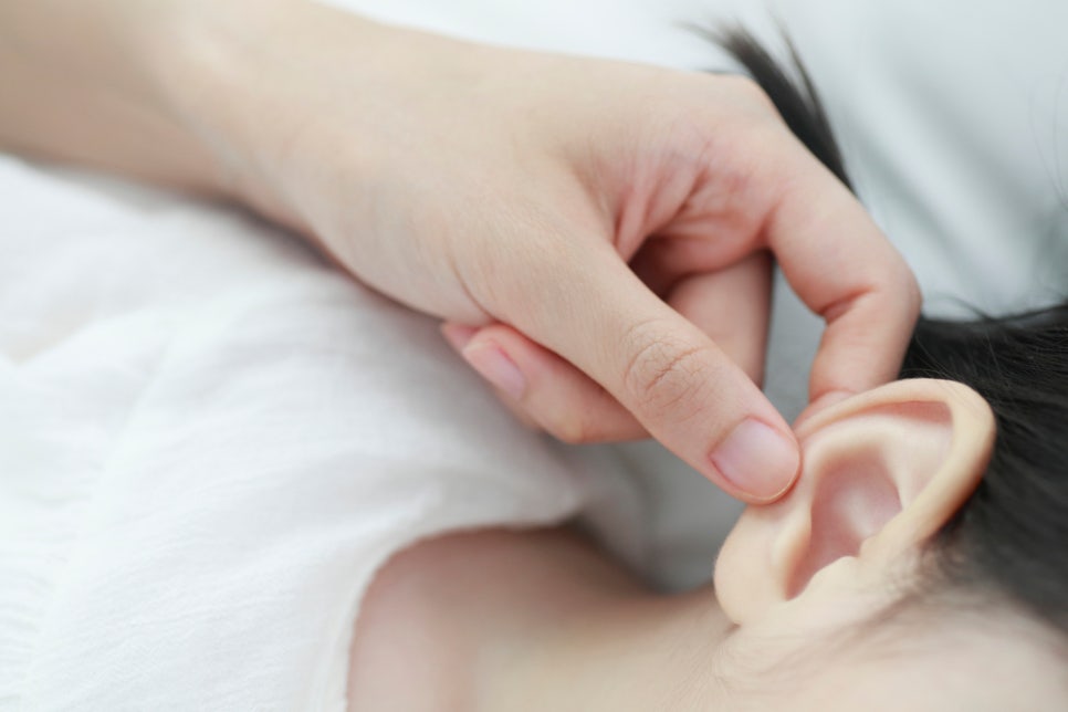 Let’s Learn 3 Reasons Why You May Experience Itchy Ears image 3