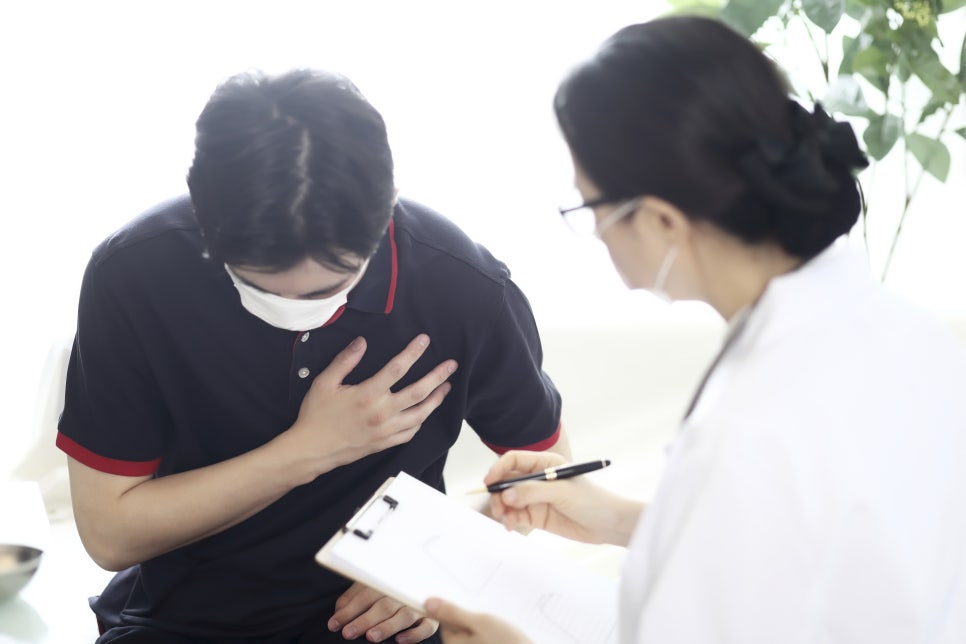 왼쪽가슴뻐근 통증이 나타나면서 찌릿하다면 관련 이미지 3