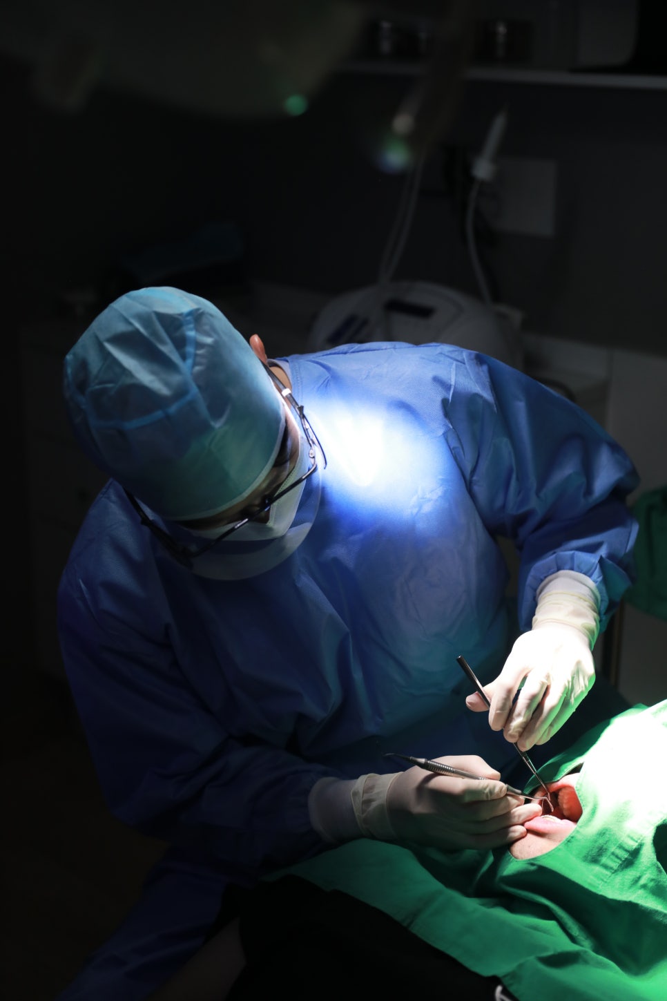 논현역치과 신성치과 충치 치료도 제대로 받아야 합니다. 관련 이미지 7