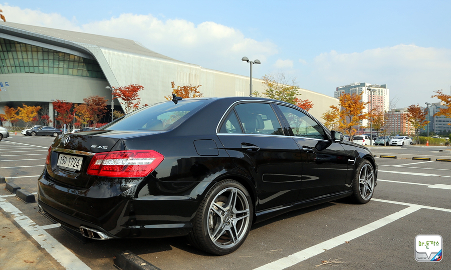 [시승기] 벤츠 e63AMG! 메르세데스 전통을 그대로 계승한 무서운 세단! + e클래스 페이스리프트 + 삼다연(논현동맛집,제주도흑돼지전문점) 관련 이미지 28