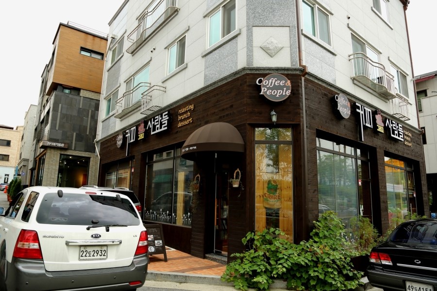 BMW e90 320d 블랙엔 화이트 에디션 하루에 두번 휠 바꾸다!! ( 광명 ez 타이어+ 산본 스타일+ 동판교 맛집+ 커피그리고사람들+브런치) 관련 이미지 31