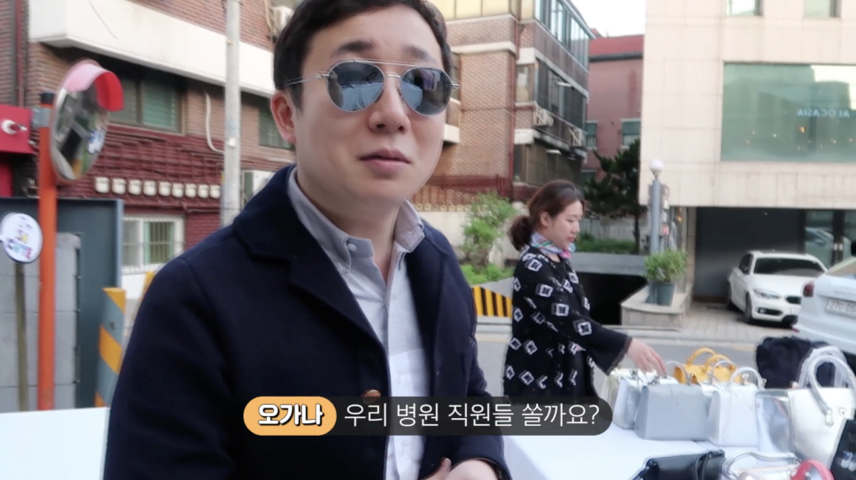 "여기서부터 여기까지 다주세요" 이남자가 돈 쓰는 방법(feat.딸기바자회) | 오프라이드오가나 페라리488스파이더(ferrari 488 Spider) 관련 이미지 7