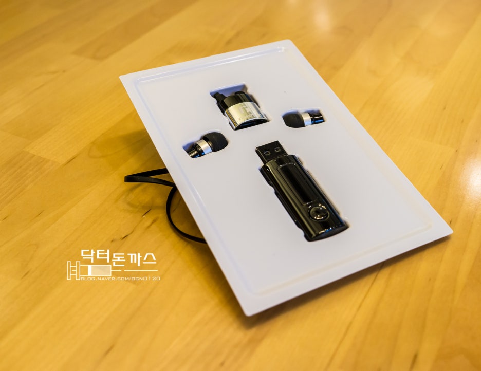 [가로수길 맛집] 엘본 더 테이블+닛산 GT-R vs 페라리 캘리포니아+블루투스이어폰/모비프렌/GBHS400. 관련 이미지 25