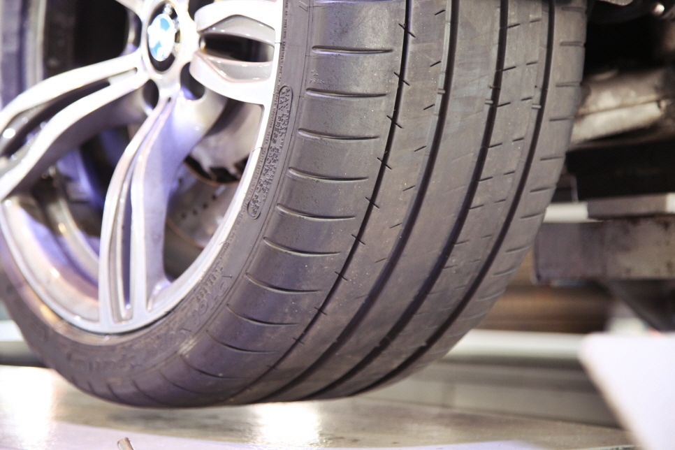 BMW M5 타이어 교체하기 , 피렐리 피제로 관련 이미지 13
