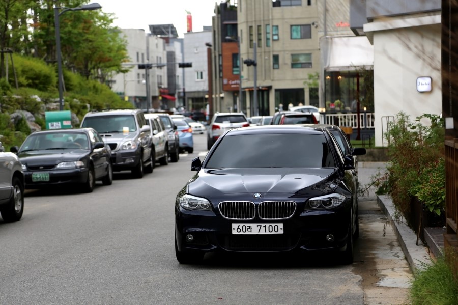 BMW e90 320d 블랙엔 화이트 에디션 하루에 두번 휠 바꾸다!! ( 광명 ez 타이어+ 산본 스타일+ 동판교 맛집+ 커피그리고사람들+브런치) 관련 이미지 34