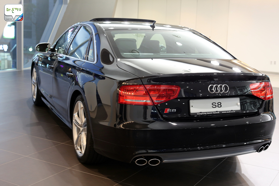 정장을 입고 뛰는 녀석! 아우디 S8 ! 아우디 A8L 과의 비교 리뷰. 관련 이미지 30