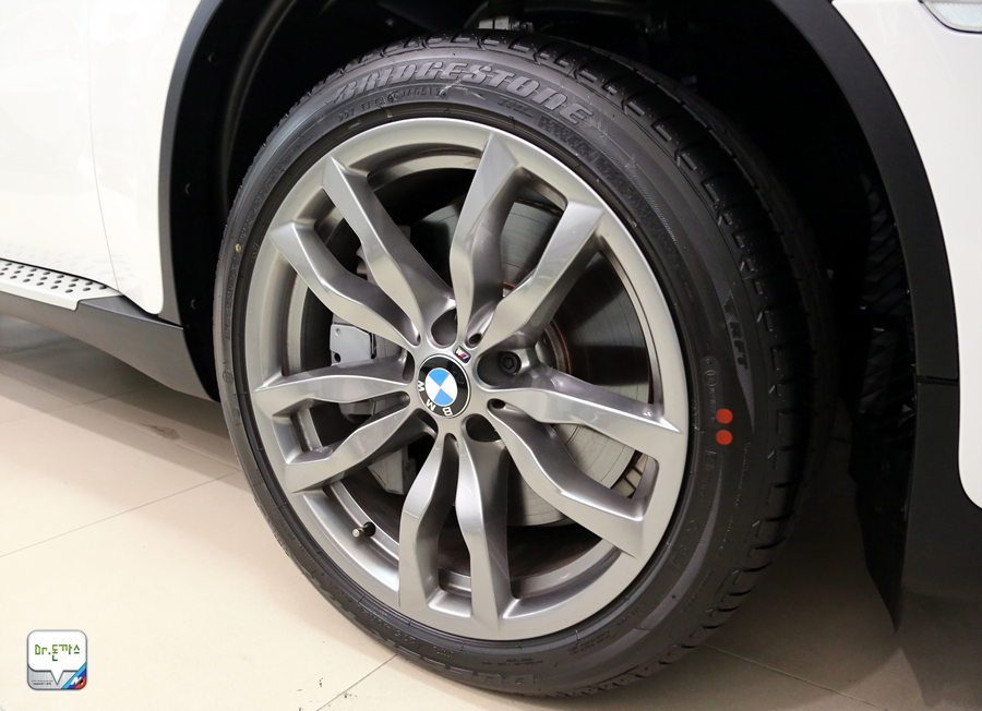 [X6 M50d] 국내에 상륙한 BMW 디젤의 끝판왕을 우연히 만나다! (M550d+X5 M50d+X6 M50d = M performance) 관련 이미지 27