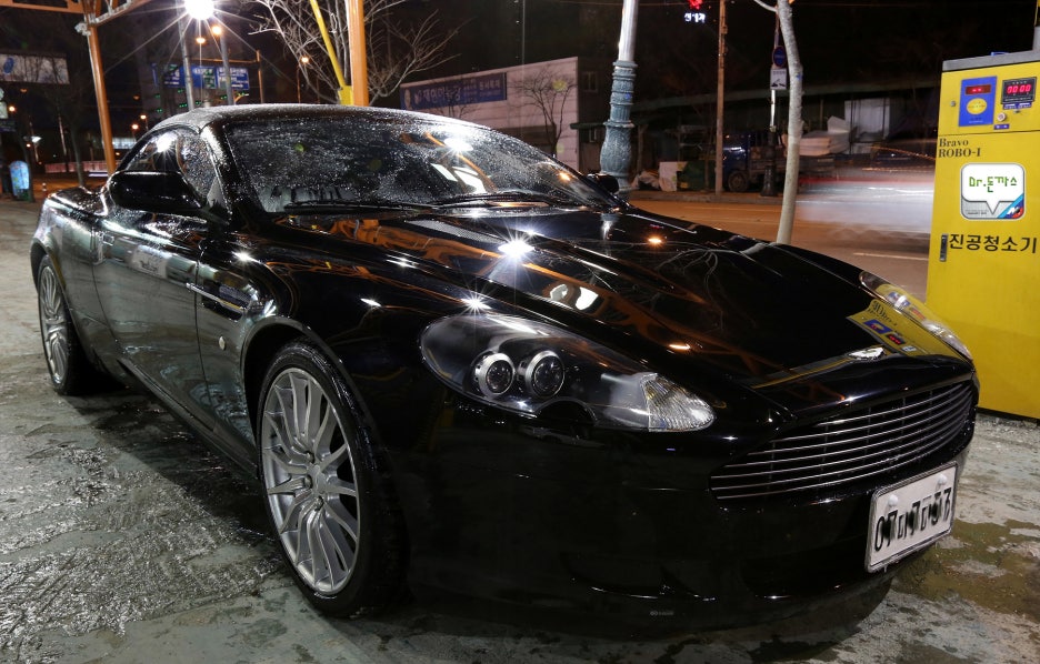 [ 애스턴마틴 db9 ] 위기속에서도 꿋꿋하게 그 명맥을 이어온 영국의 스포츠카! 영화 007시리즈의 본드카! 관련 이미지 14
