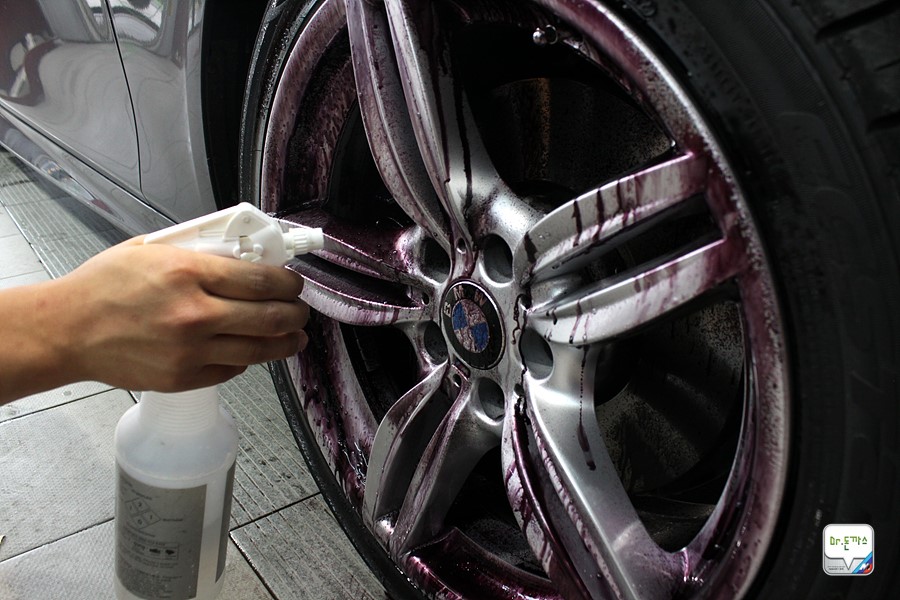 BMW F10 535d 치료하기! 광택작업 후기! (베스트샤인 오토팩토리 + 차량 흠집 제거+주차장테러 범인검거!+ 동판교까페+오시정) 관련 이미지 22
