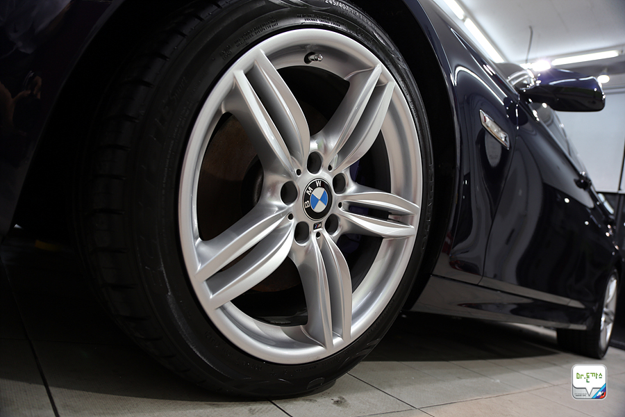 BMW F10 535d 치료하기! 광택작업 후기! (베스트샤인 오토팩토리 + 차량 흠집 제거+주차장테러 범인검거!+ 동판교까페+오시정) 관련 이미지 75