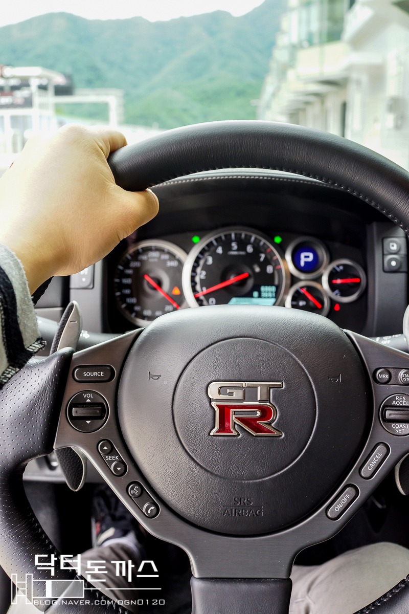 [가로수길 맛집] 엘본 더 테이블+닛산 GT-R vs 페라리 캘리포니아+블루투스이어폰/모비프렌/GBHS400. 관련 이미지 30