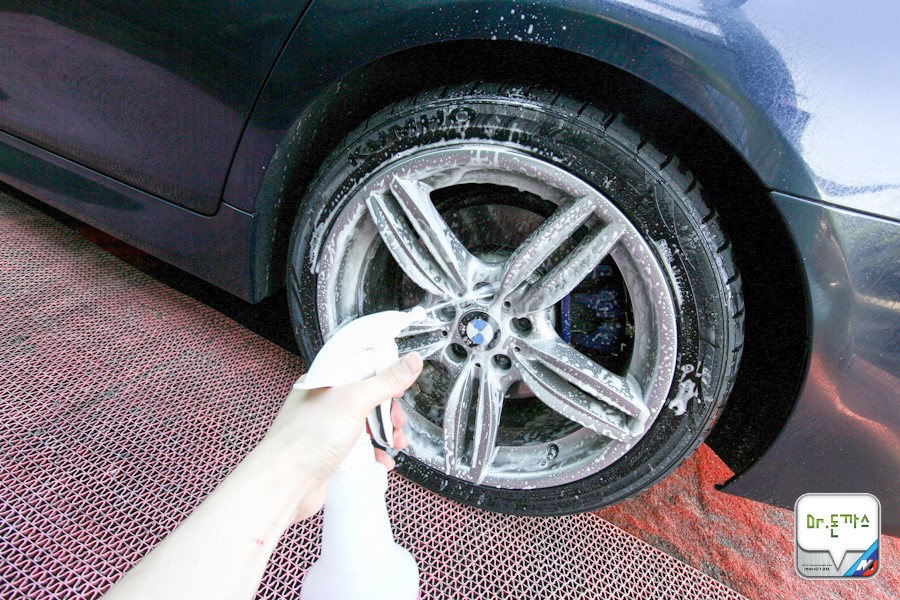 초보자를 위한 셀프 세차 방법 소개! BMW 휠 분진 해결 노하우! (왁스바르는법+유막제거하는법) 관련 이미지 28
