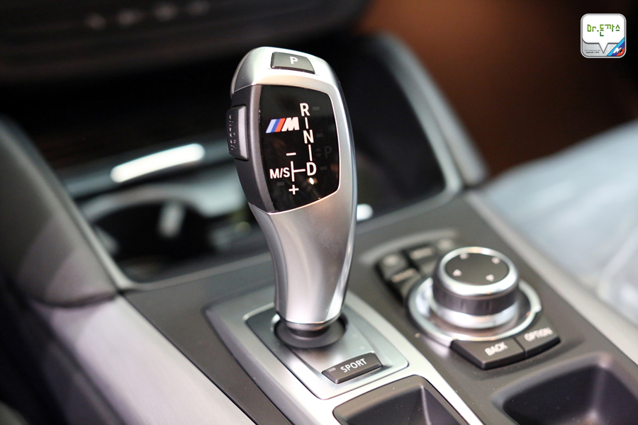 [X6 M50d] 국내에 상륙한 BMW 디젤의 끝판왕을 우연히 만나다! (M550d+X5 M50d+X6 M50d = M performance) 관련 이미지 49